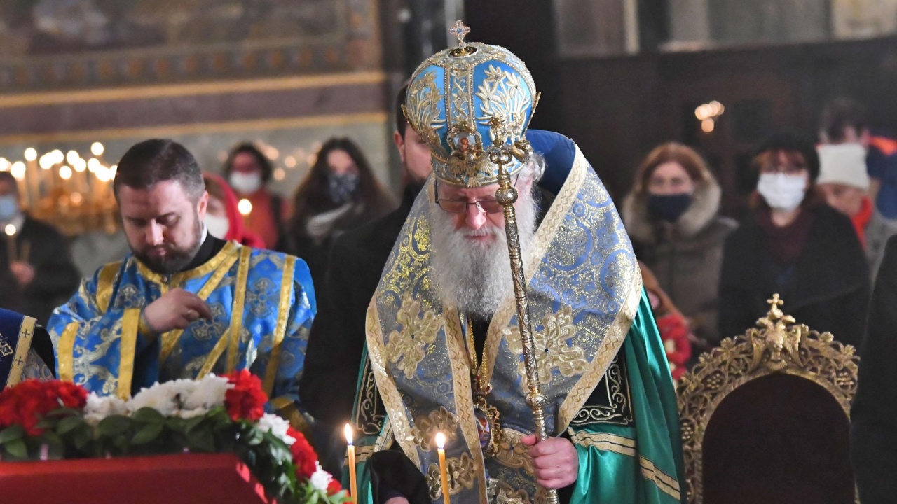 Патриарх Неофит: Всички, които шофират, да бъдат разумни и отговорни по пътя