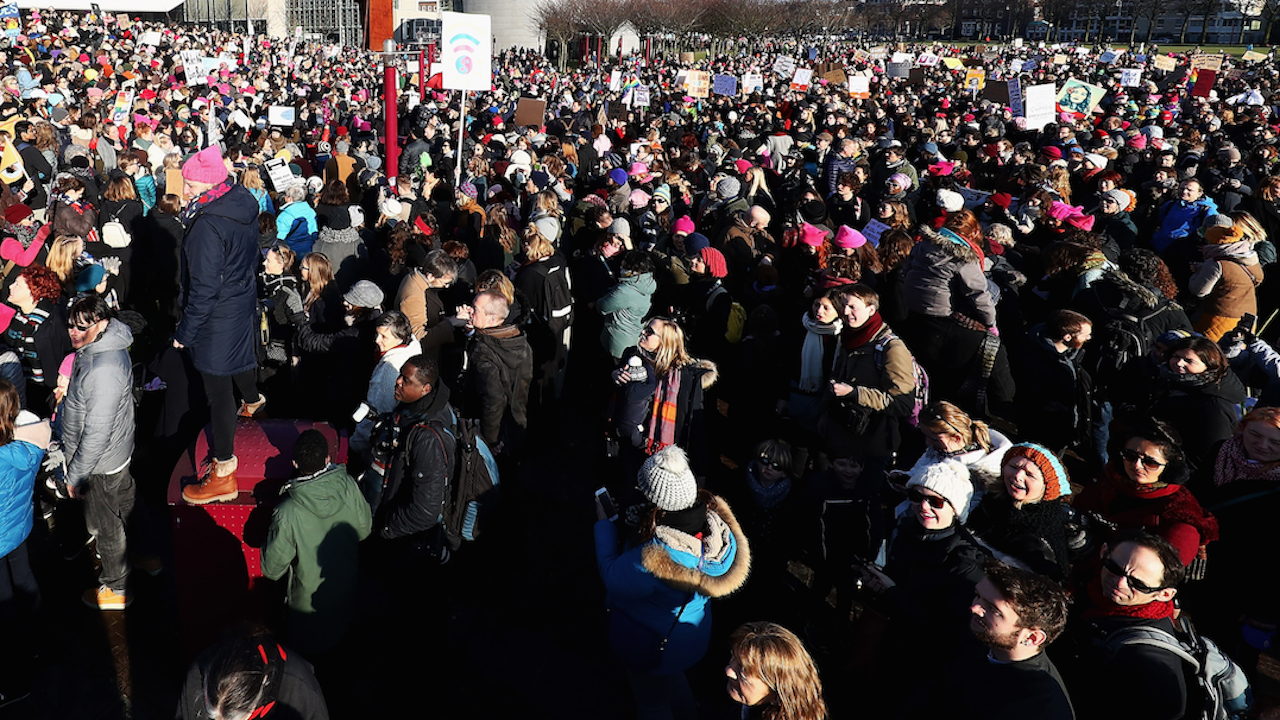 Затвор за двама от участниците в протестите в Ротердам