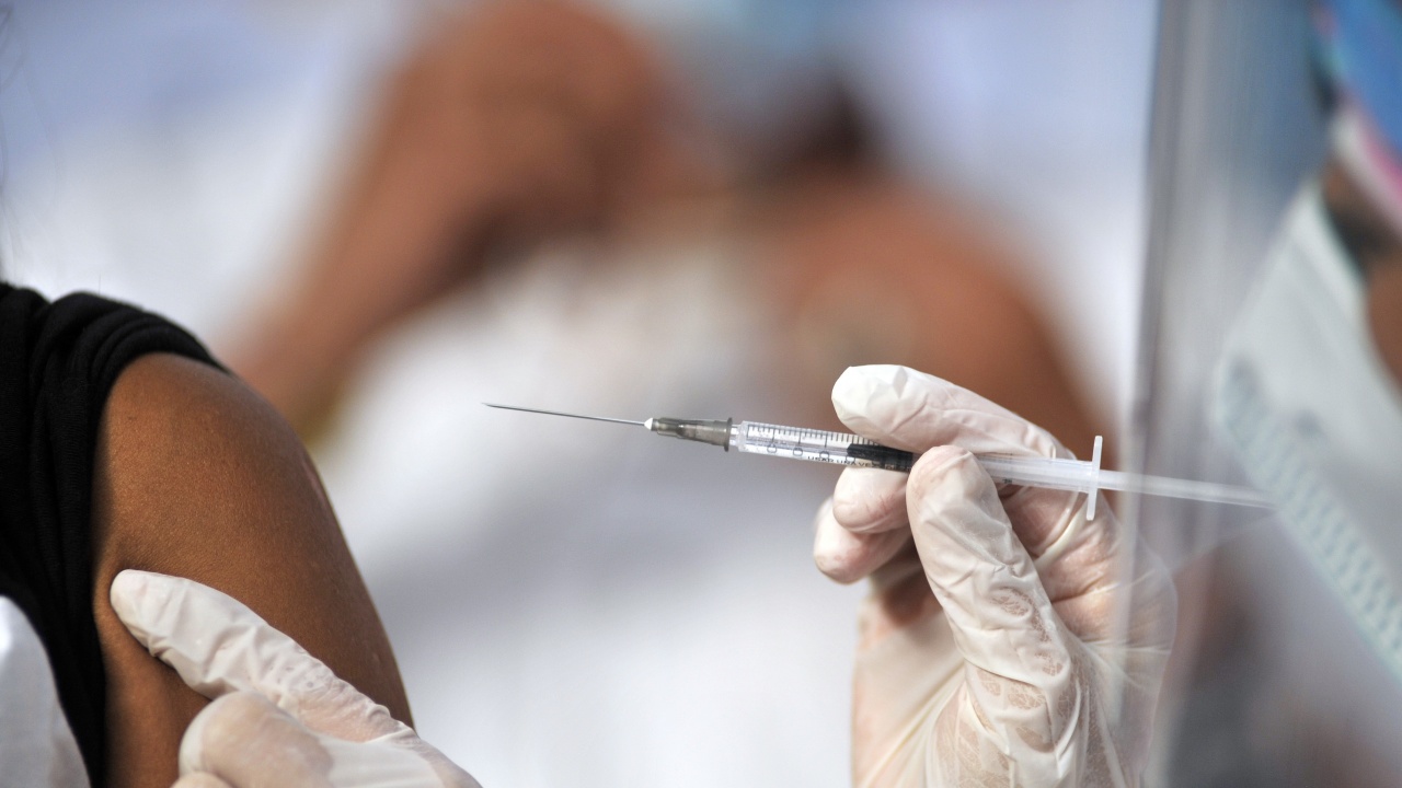 Египет одобри подсилваща доза ваксина срещу COVID за най-уязвимите