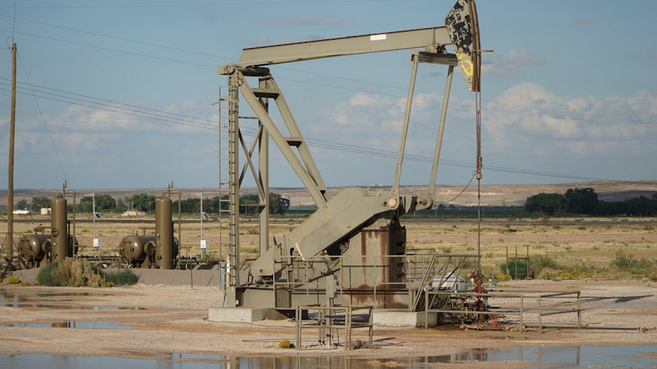 Омикрон свали цената на петрола