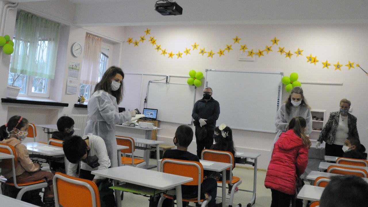 Изцяло присъствени занятия се провеждат в училищата на четири общини в Силистренско