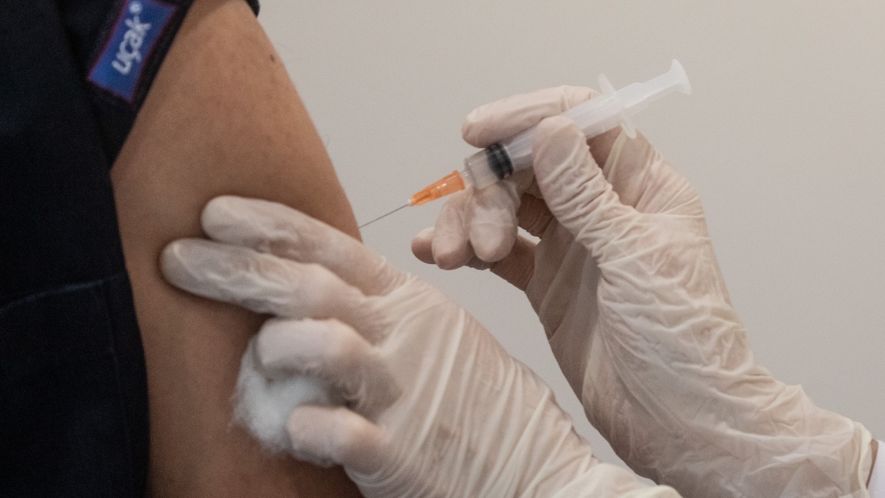  Федерален съд блокира наложителната имунизация на хиляди здравни чиновници в 10 щата на Съединени американски щати 