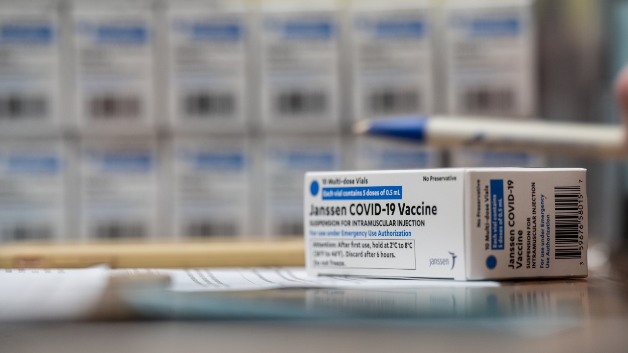 Заради смъртен случай: В Словения се отказаха от ваксината на "Янсен"