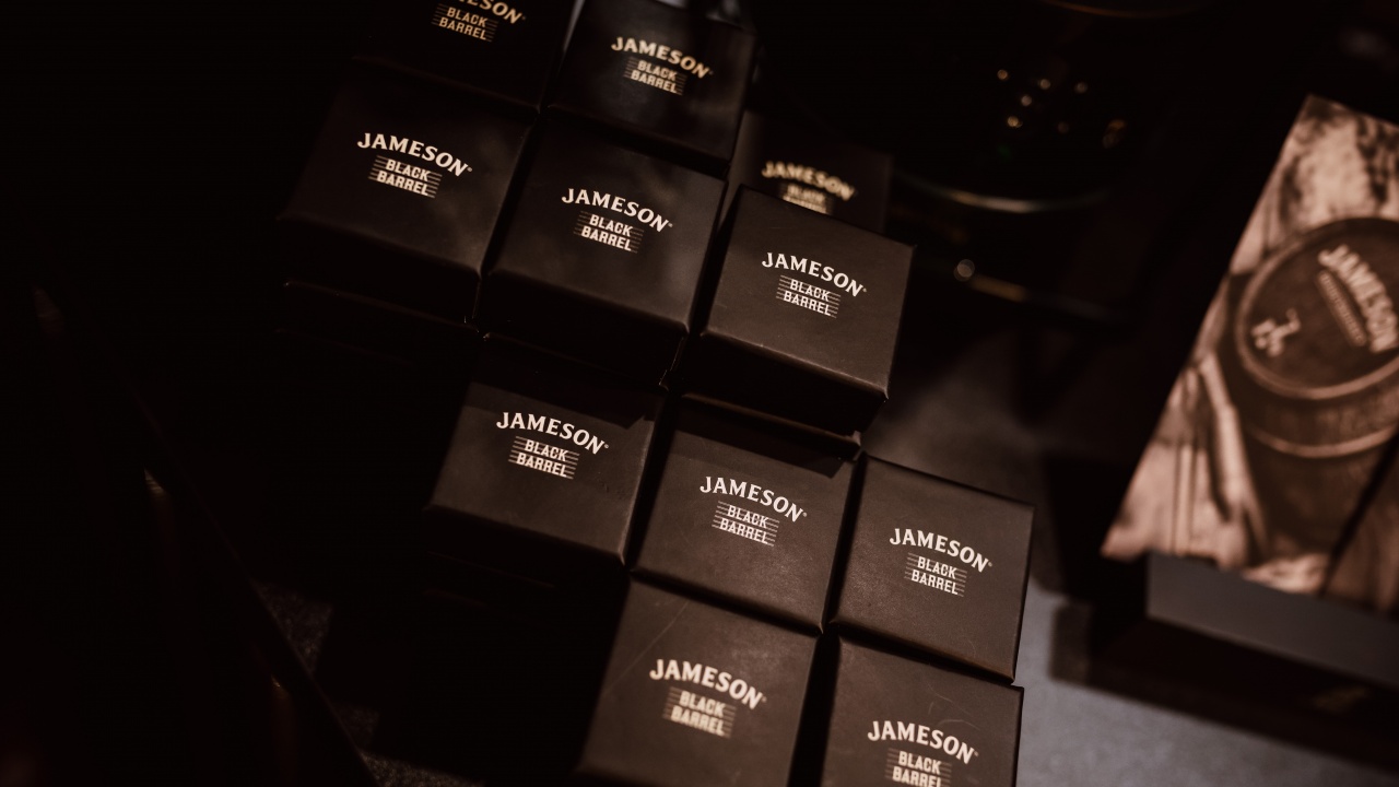 Богатият вкус на Jameson Black Barrel идва с големи награди и велики разкази