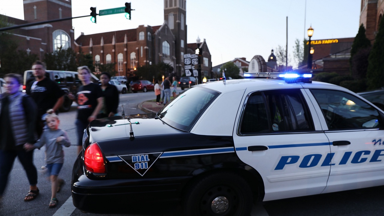Мъж застреля трима души и полицай в Атланта