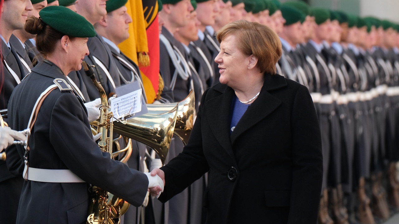 Германската армия ще изпрати Ангела Меркел с парад