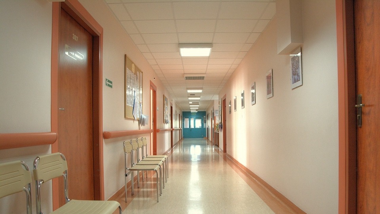Пернишката болница изплати задълженията си и увеличи възнагражденията на персонала