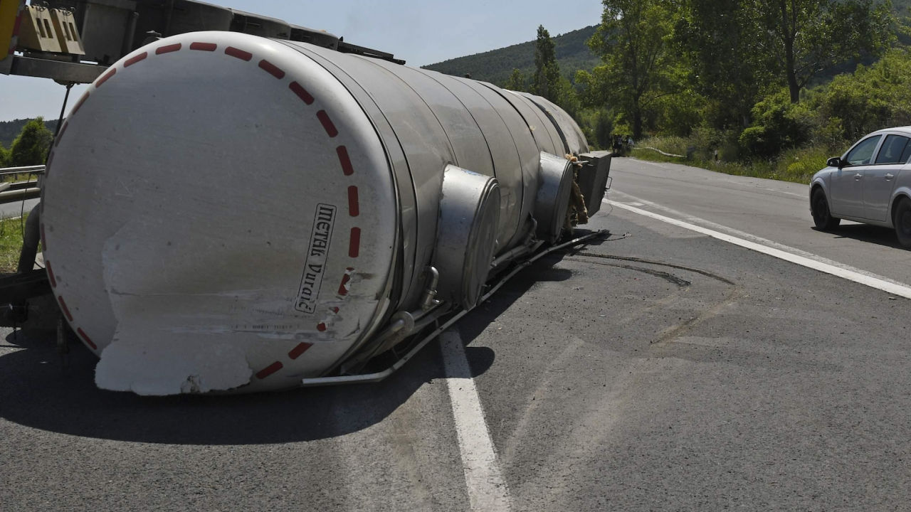 Катастрофа затруднява движението в пловдивския участък на магистрала "Тракия" в посока Бургас