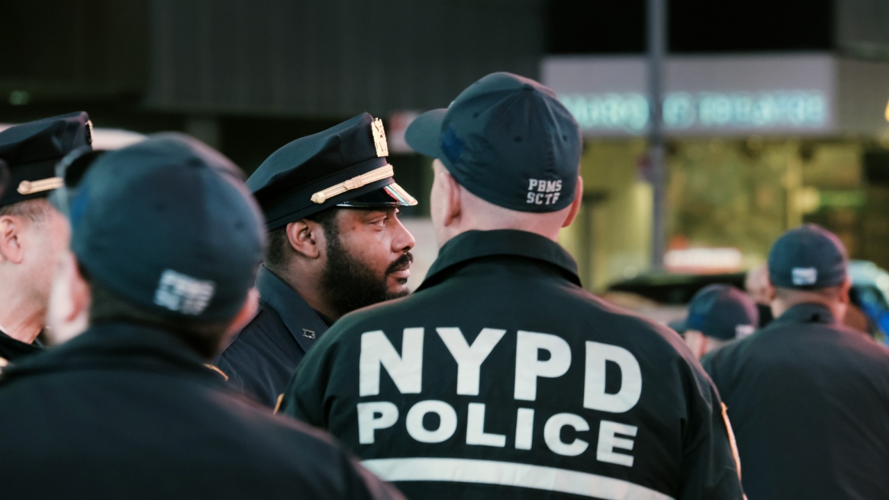 Отцепиха района пред централата на ООН в Ню Йорк заради въоръжен мъж