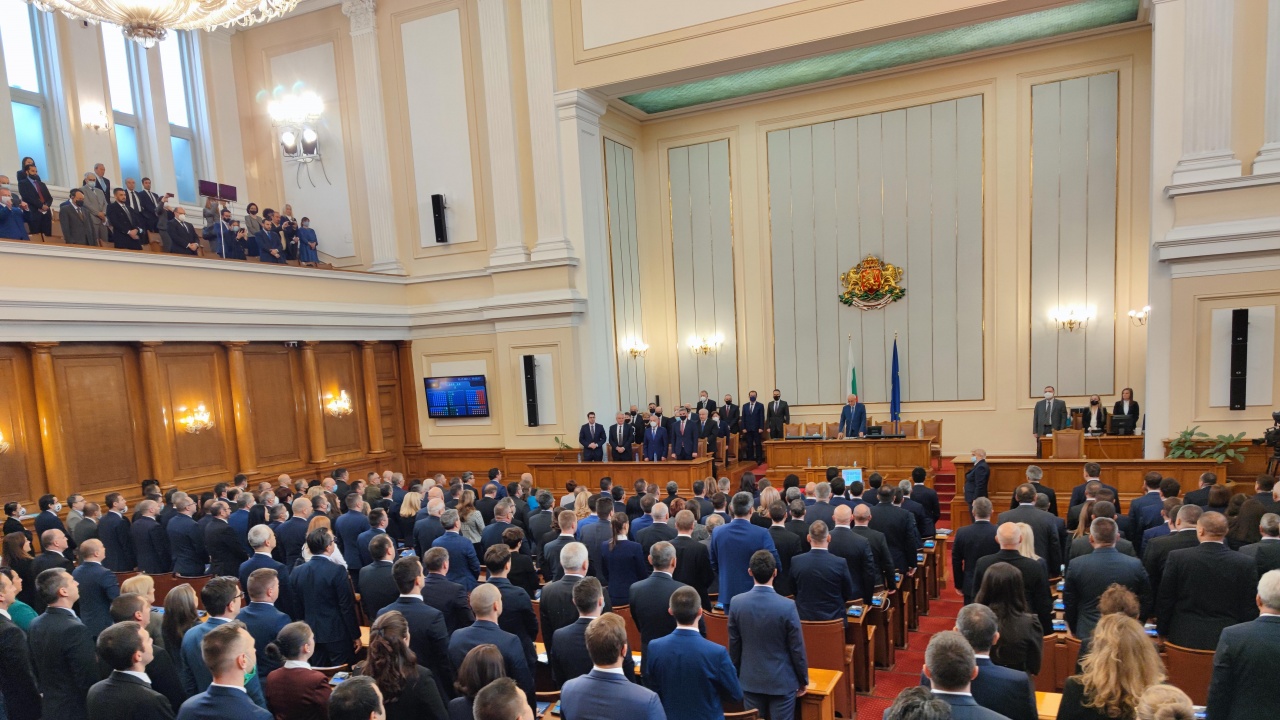 Депутатите положиха клетва. Силви Кирилов откри заседанието на 47-ото НС с думите: Вярвам в младите