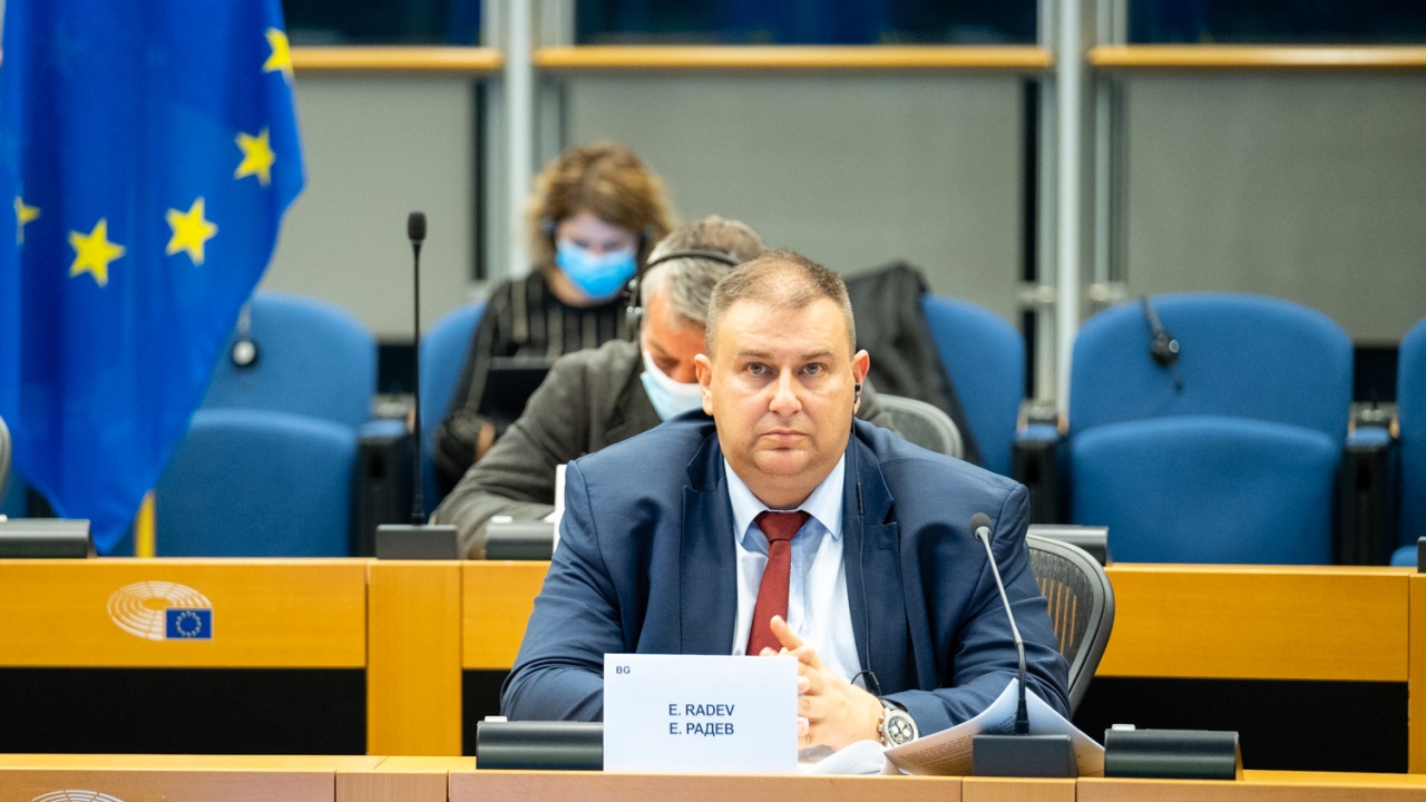 Избраха Емил Радев за докладчик на ЕП  по регламента за създаването на европейски орган за борба с изпирането на пари