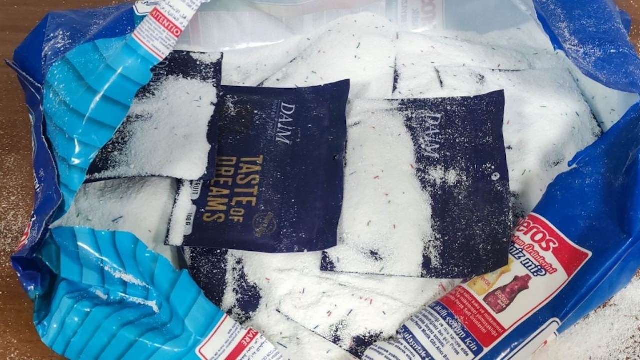 Митничари удариха контрабанден тютюн за наргиле в опаковки с прах за пране