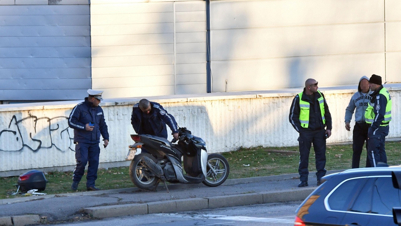 Моторист пострада тежко при катастрофа в центъра на София