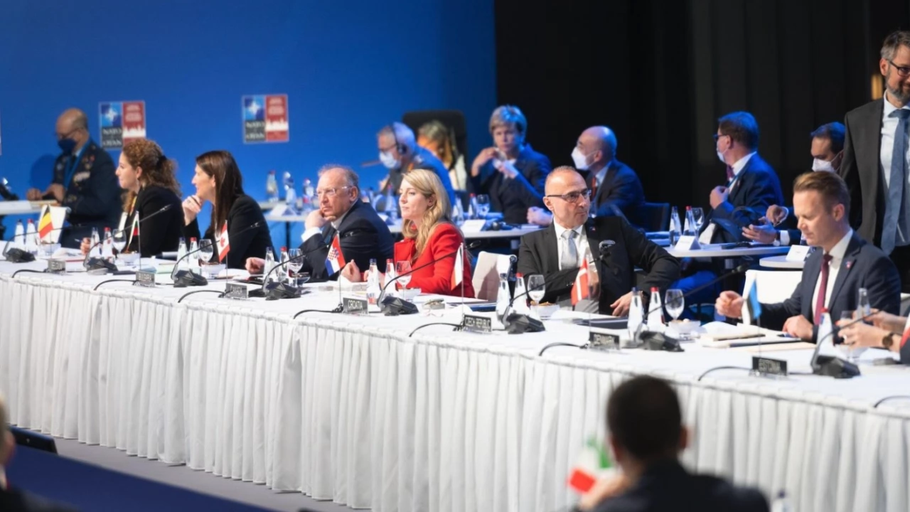 Министрите на външните работи от НАТО проведоха заседание с партньорите