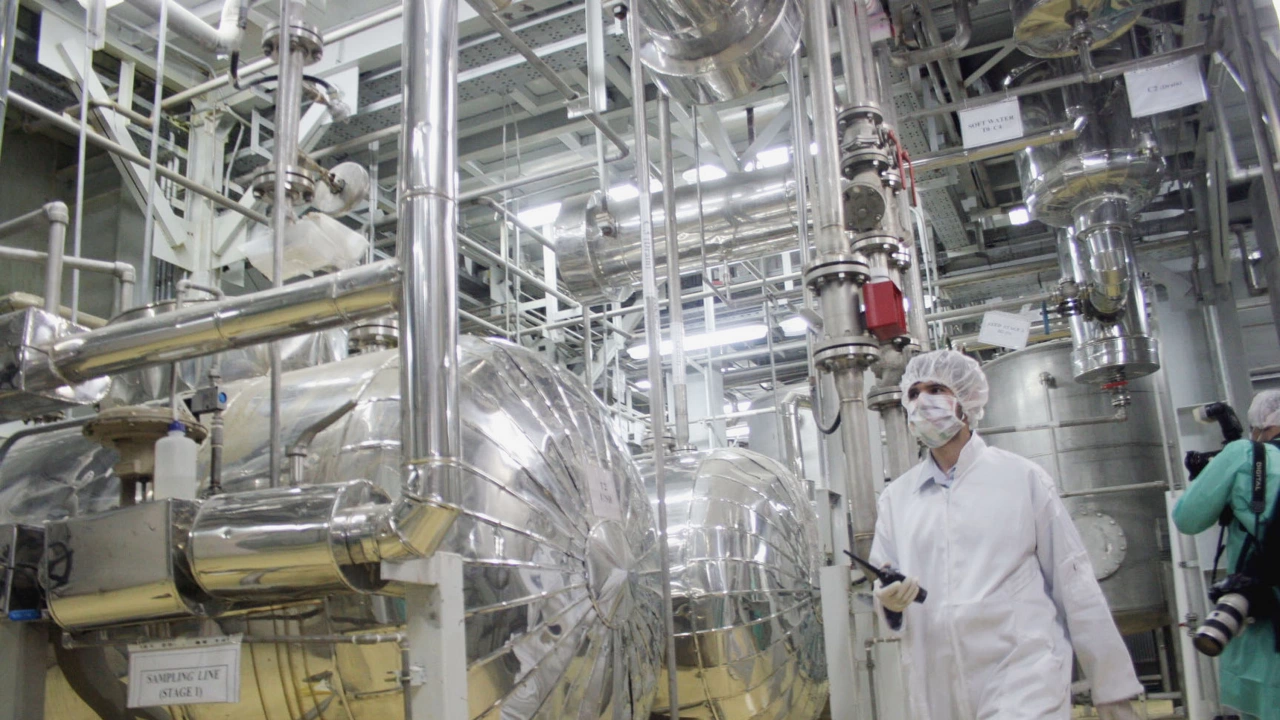 Иран започна да произвежда обогатен уран с по ефективни усъвършенствани центрофуги