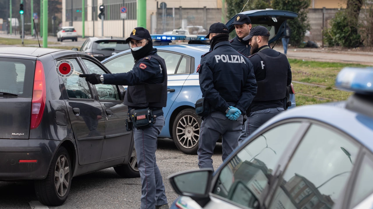 Специализирани следователи от италианската полиция заловиха около 280 неваксинирани служители