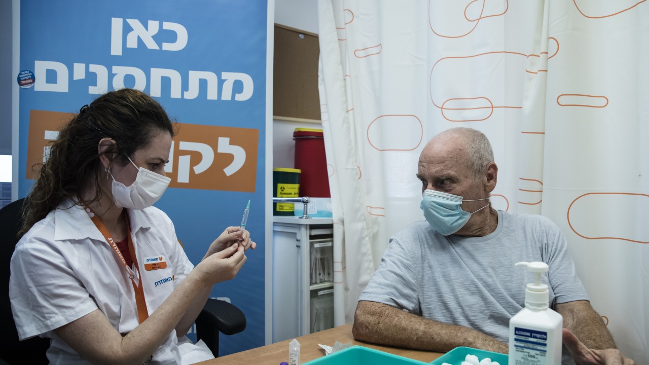 В Израел вече опипват почвата за четвърта доза срещу COVID-19