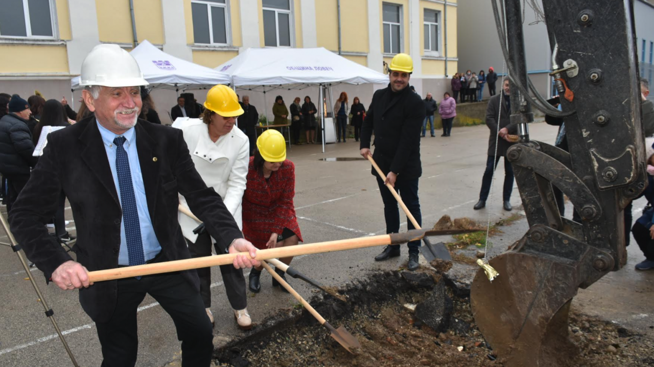 Направиха първа копка за частично преустройство и пристрояване на езиковата гимназия в Ловеч