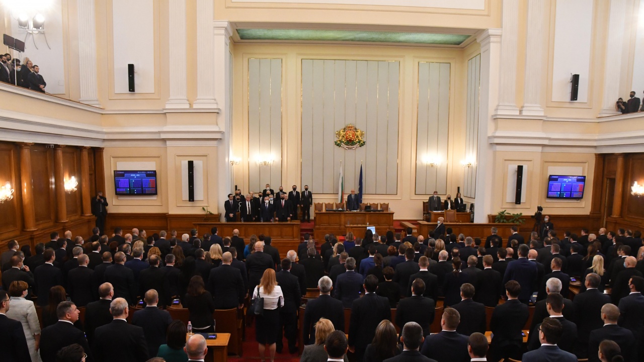 Депутатите изслушват петима служебни министри