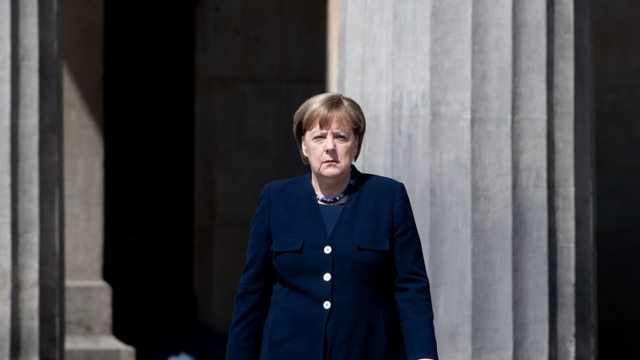 Меркел отиде на пазар в първия ден от пенсионирането си