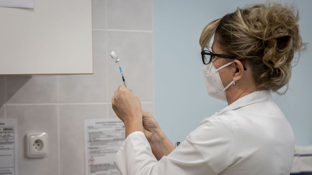  Чехия утвърди наложителната имунизация за хората над 60 години 