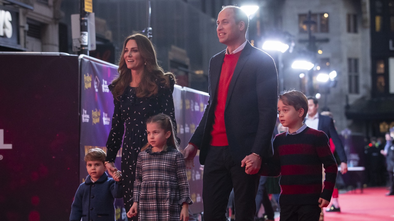 Коледна снимка на Кейт, Уилям и трите им деца трогна феновете им