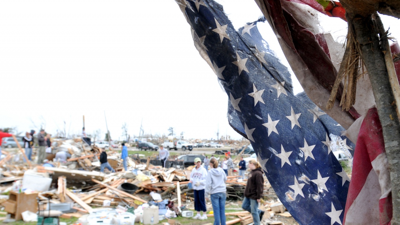 Торнадо причини най-малко две жертви в старчески дом в САЩ