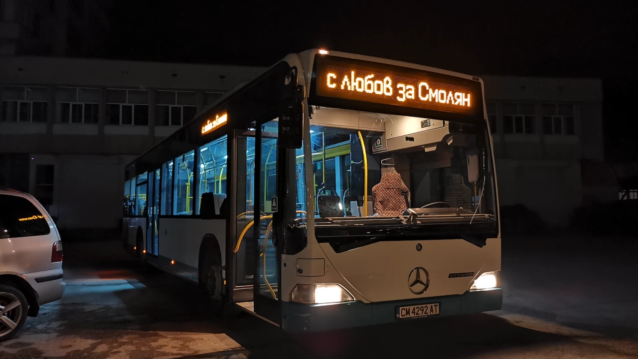 Всички автобуси по една от основните градски линии в родопския
