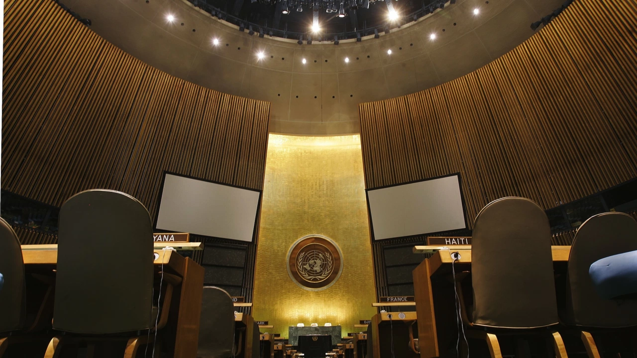 Общото събрание на ООН реши днес да бъде отложено акредитирането