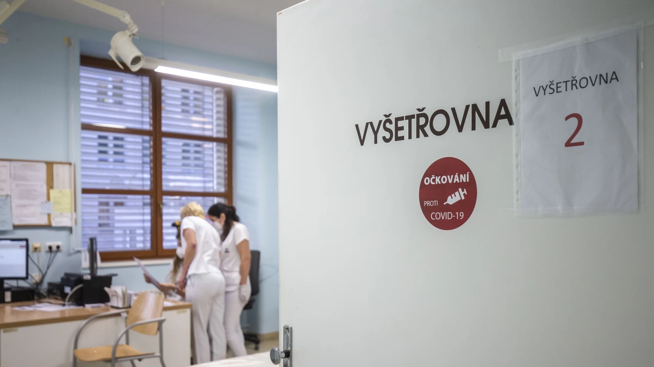 Чешките власти ще въведат задължителна ваксинация срещу COVID 19 за хора