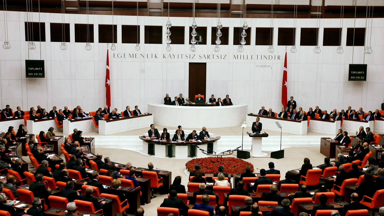 Депутати се сбиха в турския парламент по време на изслушвания във