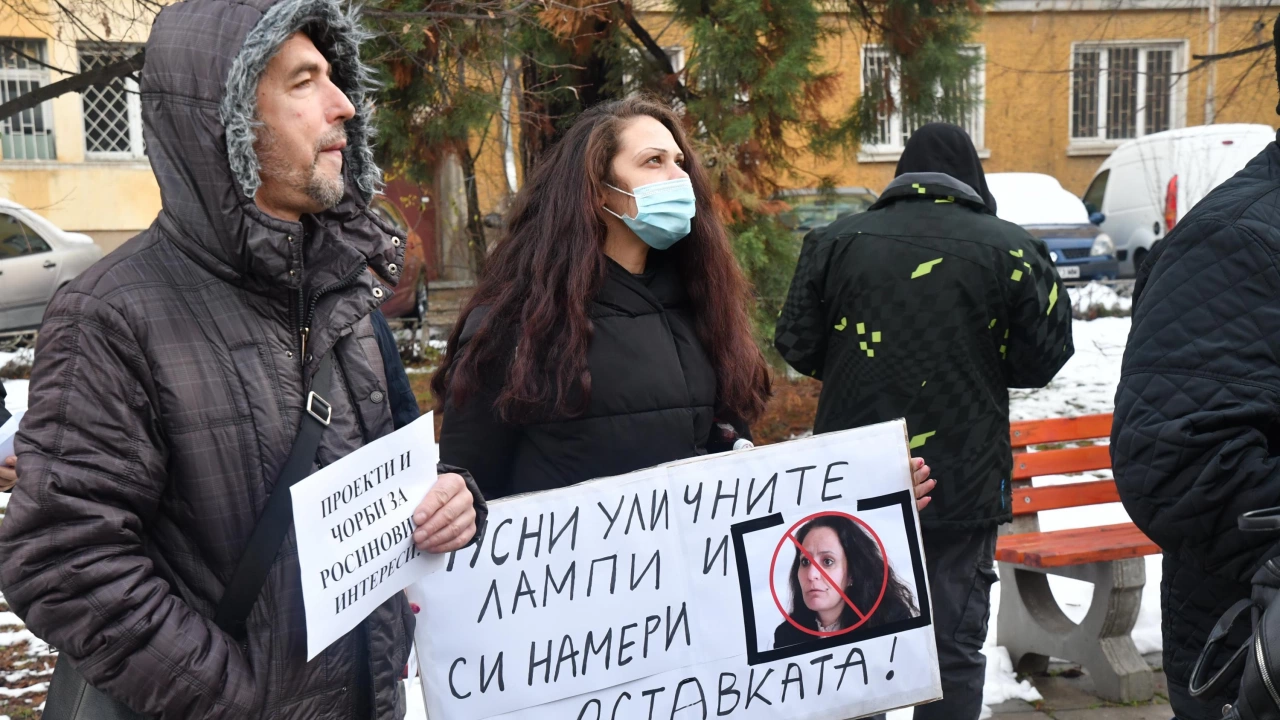 Над 100 жители на район Красно село се организираха в протест
