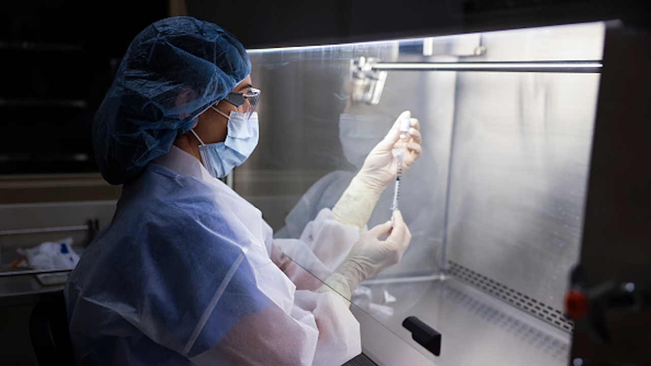 Китай регистрира първия случай на инфекция с коронавирусния вариант Омикрон,