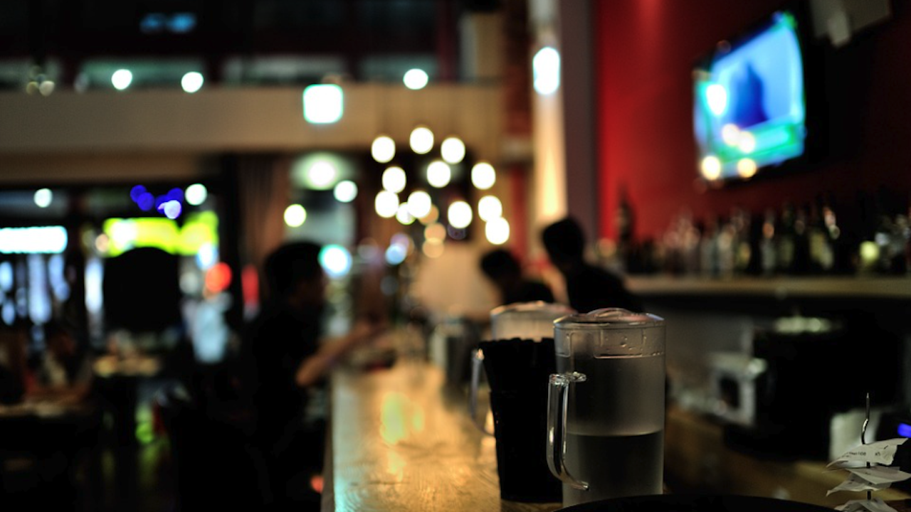 В Норвегия временно забраняват консумацията на алкохол в баровете и ресторантите