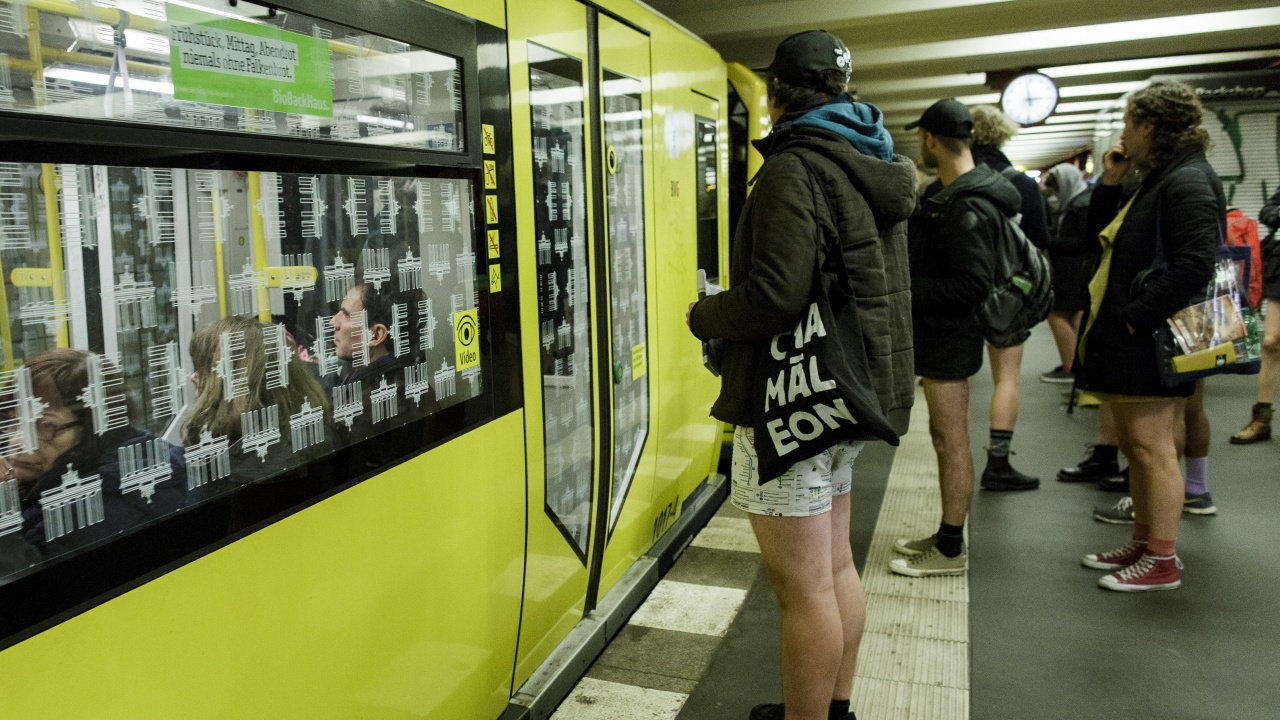 Берлинското метро бори стреса с билет с вкус на канабис