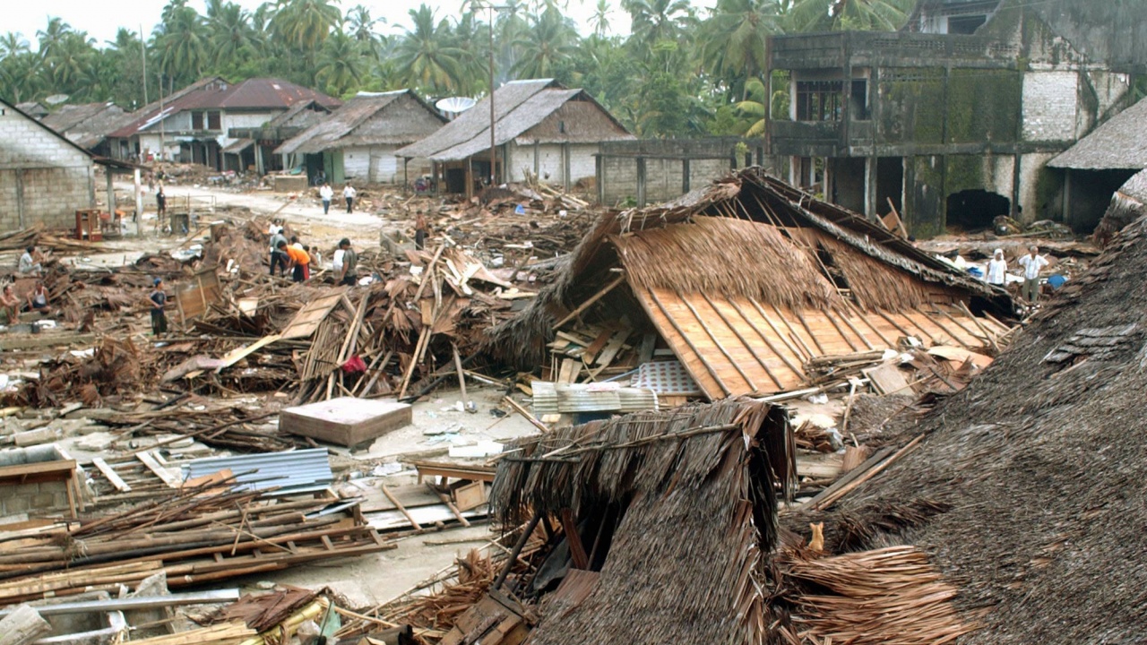 Около 350 къщи са пострадали при вчерашното земетресение в Индонезия