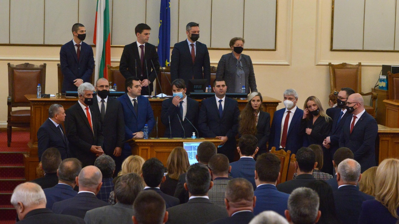 Парламентът днес: Две оставки от ПП, 12 нови депутати положиха клетва