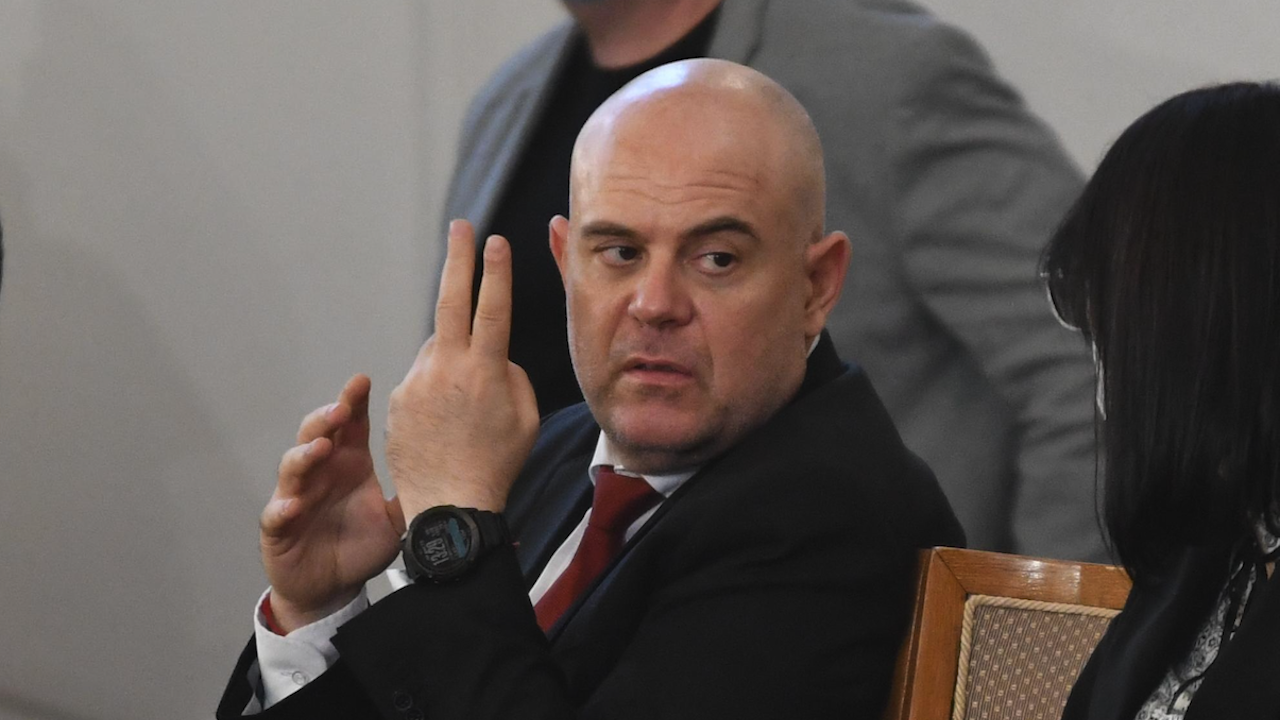В отговор на новия правосъден министър: Гешев може и да обсъди причините за исканата му оставка