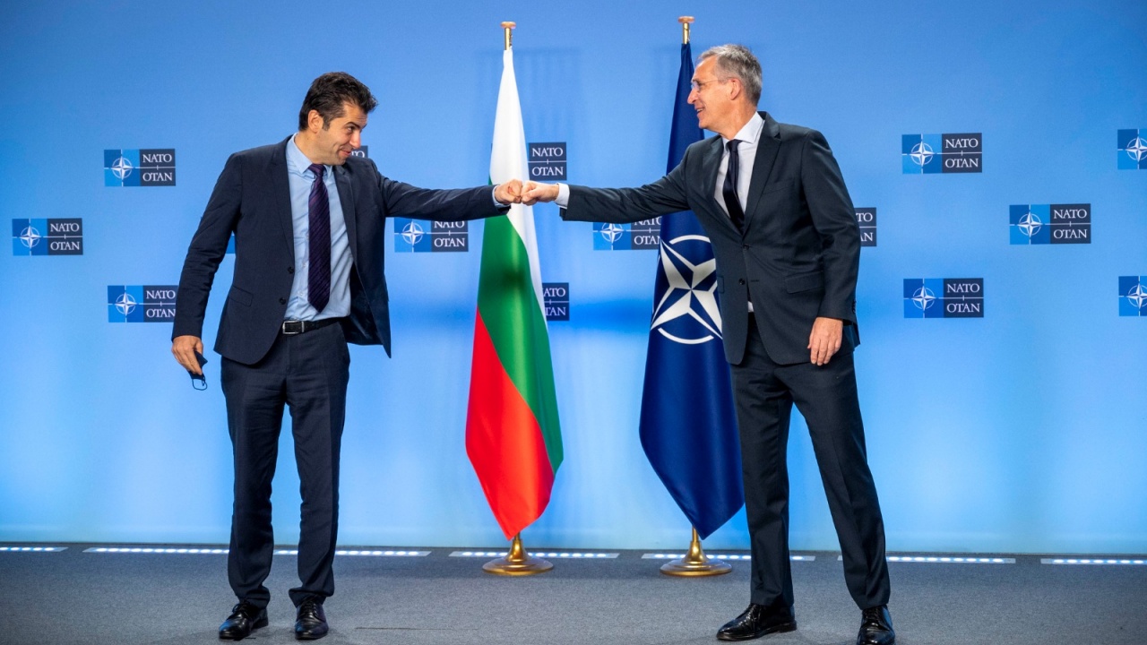 Кирил Петков към Столтенберг: Позицията на България за Украйна е като на членките на НАТО и ЕС