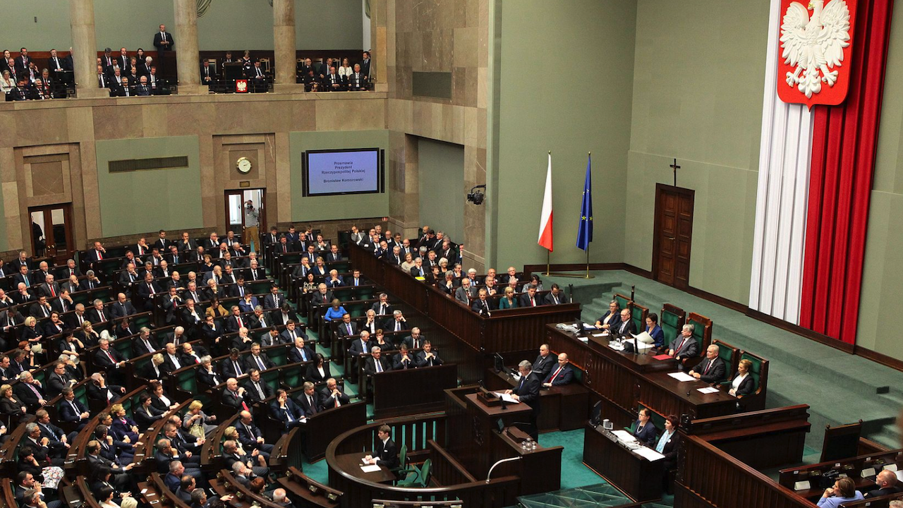 Парламентът в Полша прие спорния закон за медийна реформа