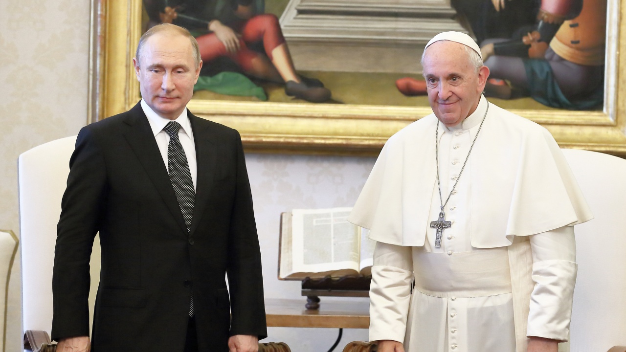 Путин поздрави папа Франциск за рождения му ден и го похвали за глобалната му роля