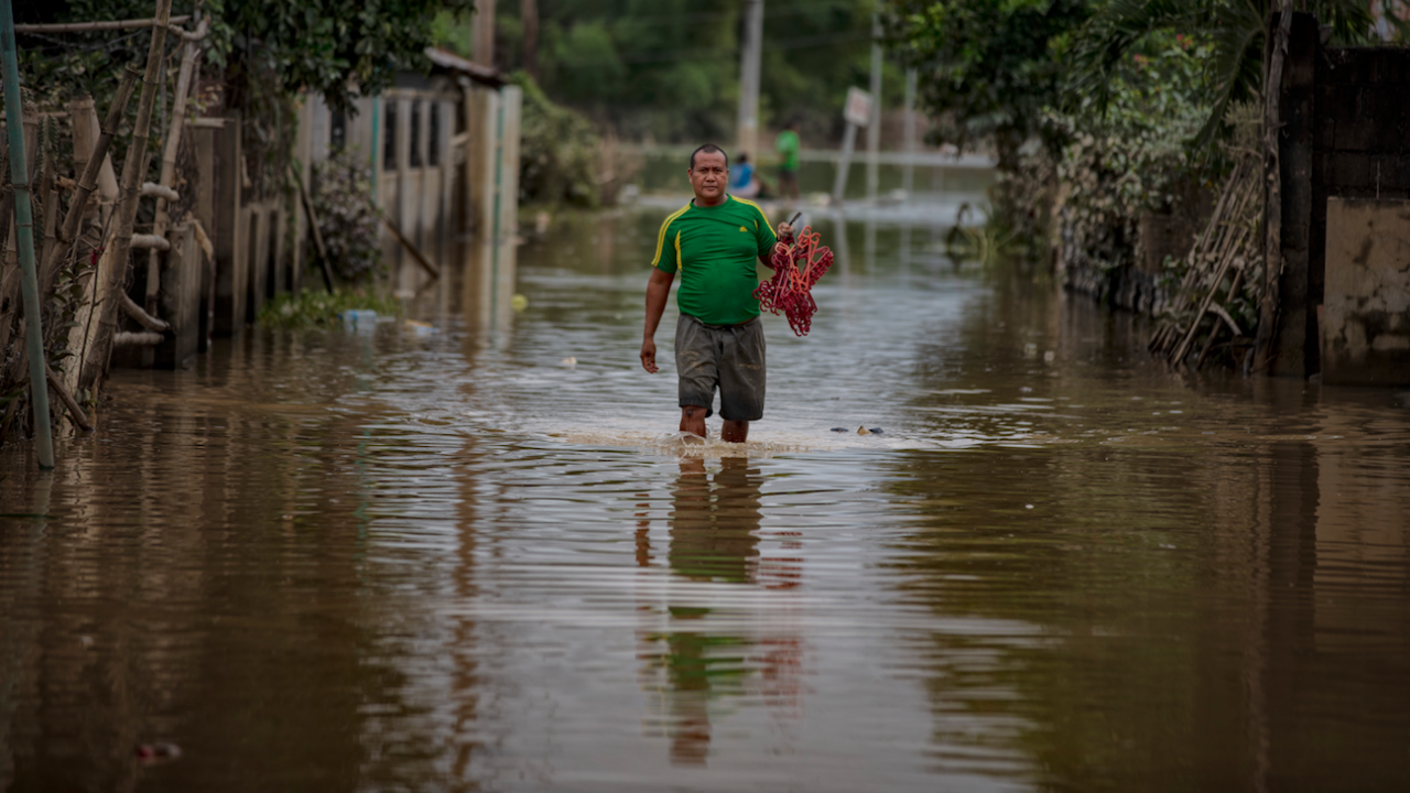 Жертвите на тайфуна Раи във Филипините вече са 142