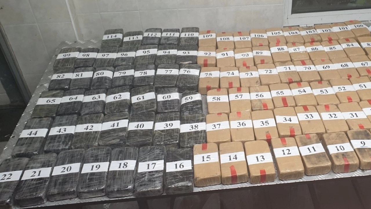Слушай новината Митнически служители откриха 58 766 кг хероин във фабрична