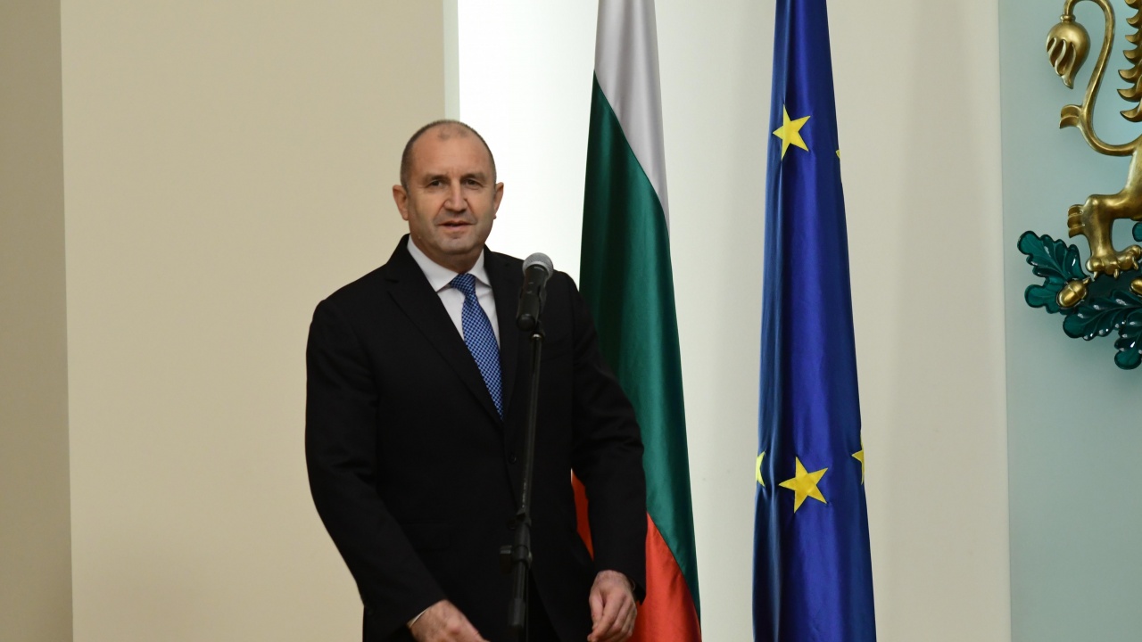 Румен Радев ще удостои с държавни отличия български културни дейци