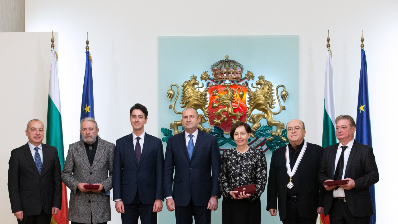 Румен Радев удостои с висши държавни отличия изявени български творци
