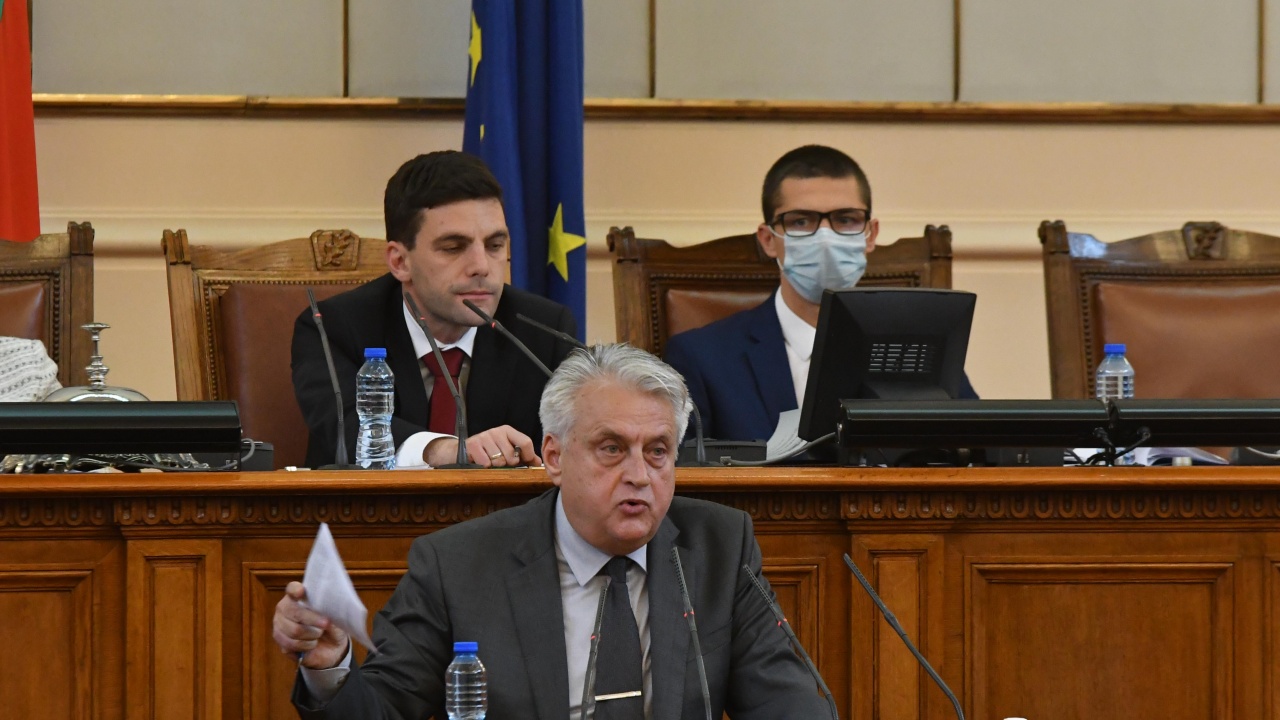 Депутатите изслушват Асен Василев и Бойко Рашков