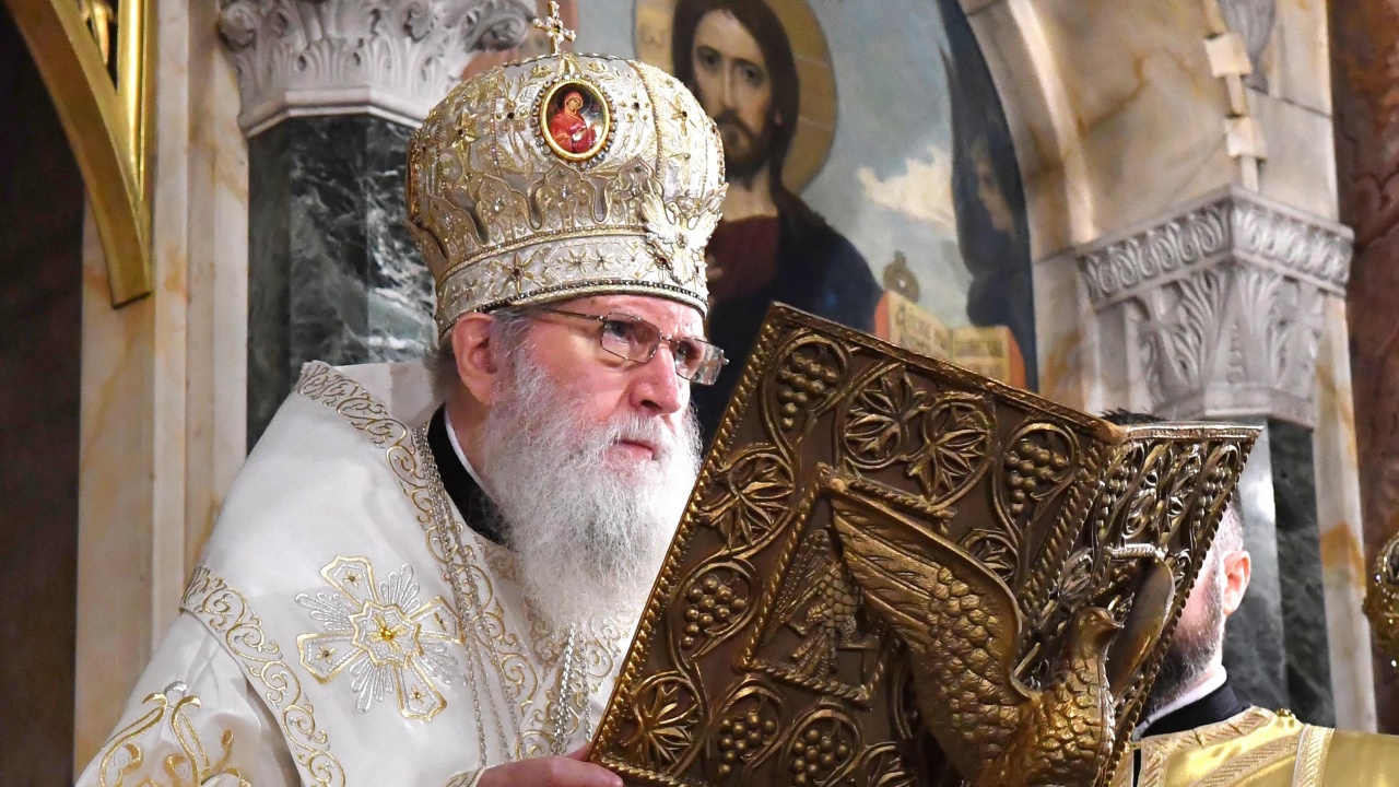 Патриарх Неофит: Бог всеки ден приобщава към църквата си човеците за спасението