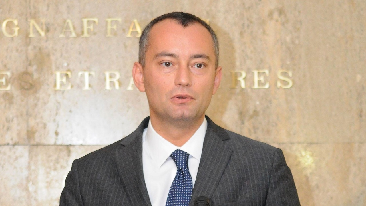 Николай Младенов стана баща за трети път - Общество - Новини Бг