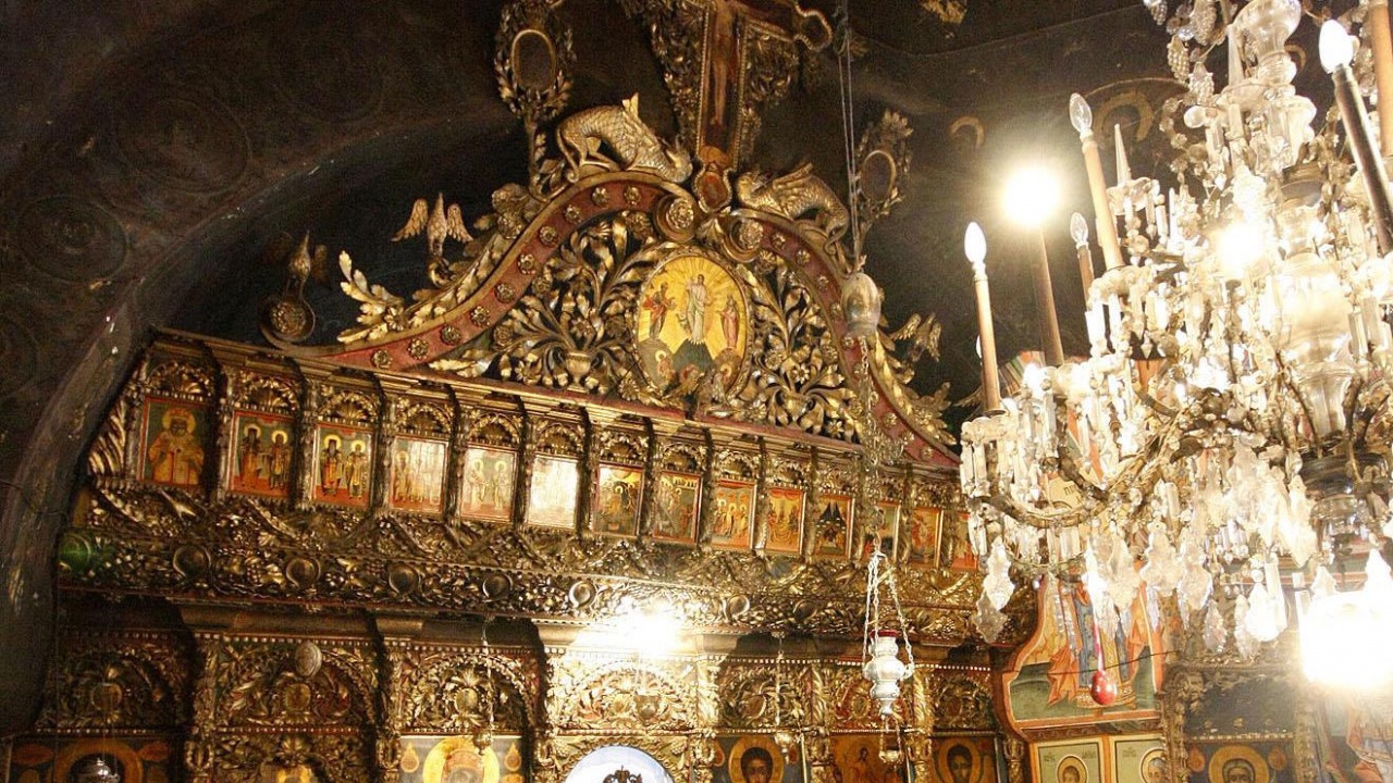 Манастир си върна икона, открадната преди четвърт век