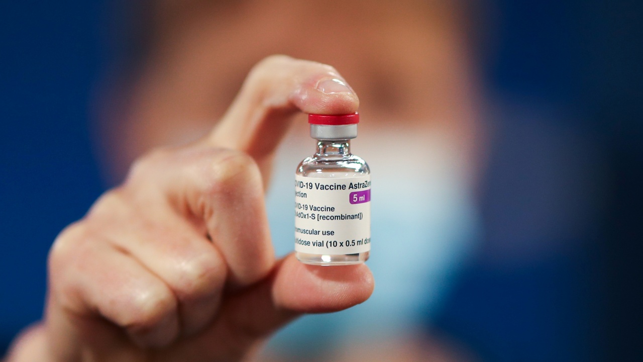 Експерт: Ваксината на „АстраЗенека“ спасява Великобритания от висока „Омикрон“ смъртност